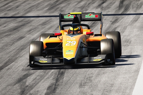 MP Motorsport v čele tréninků s oběma vozy a udávají jednoznačné tempo