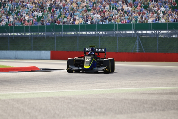 Adam Celárek vítězí opět a tentokrát na okruhu v Silverstone